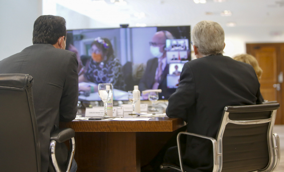 Paraná é reconhecido em grupo mundial da cadeia produtiva do fio de seda