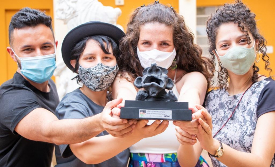 Vencedores do 49º Fenata da UEPG recebem troféus e premiações