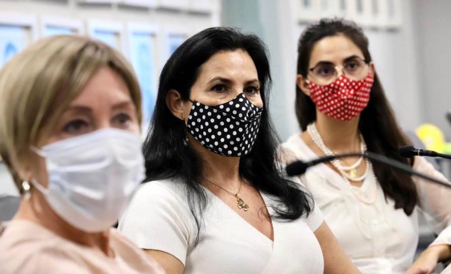 Nesta terça-feira (09), representantes da diplomacia espanhola no Brasil visitaram o Porto de Paranaguá. A comitiva, integrada pela conselheira de Agricultura, Pesca e Alimentação da Embaixada, Maria Elisa Barahona Nieto, e pela cônsul honorária do país, em Curitiba, Blanca Hernando Barco, foi recebida pela diretoria da Portos do Paraná. Paranaguá, 09/11/2021 - Foto: Claudio Neves/Portos do Paraná