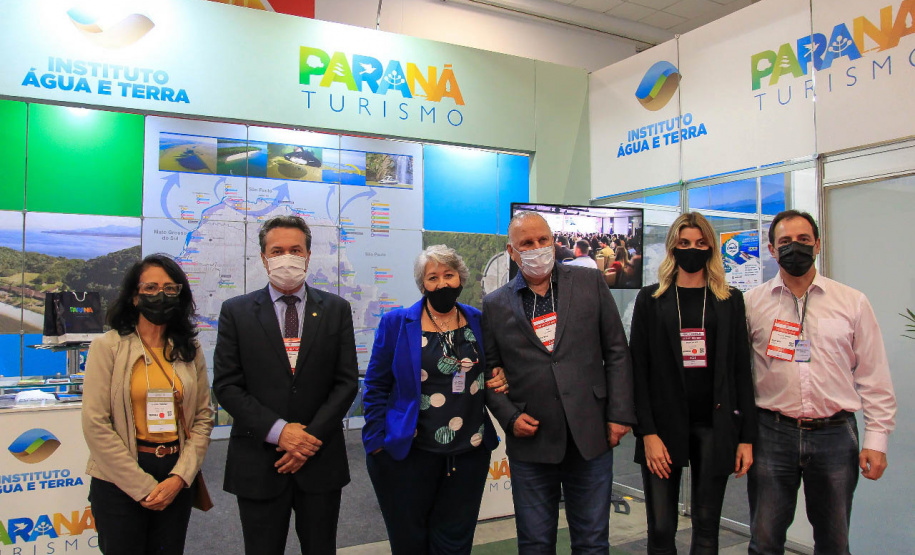 Com o intuito de divulgar destinos paranaenses para um público de todo o país, a Paraná Turismo e o Instituto Água e Terra registraram mais de mil atendimentos no estande paranaense no Boat Show, mais importante salão náutico da América Latina e que reuniu mais de 100 marcas expositoras na capital paulista. -  Curitiba, 10/11/2021 - Foto: Alessandro Vieira/ SEDEST
