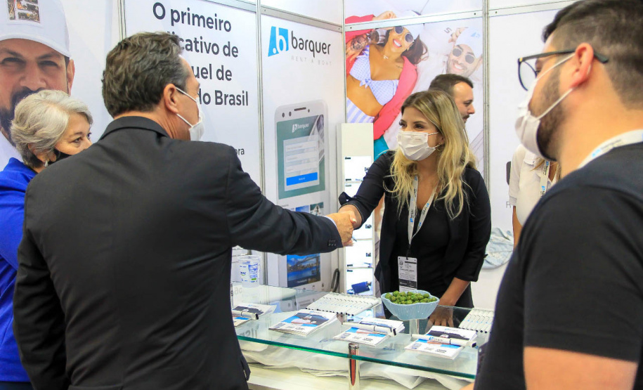 Com o intuito de divulgar destinos paranaenses para um público de todo o país, a Paraná Turismo e o Instituto Água e Terra registraram mais de mil atendimentos no estande paranaense no Boat Show, mais importante salão náutico da América Latina e que reuniu mais de 100 marcas expositoras na capital paulista. -  Curitiba, 10/11/2021 - Foto: Alessandro Vieira/ SEDEST