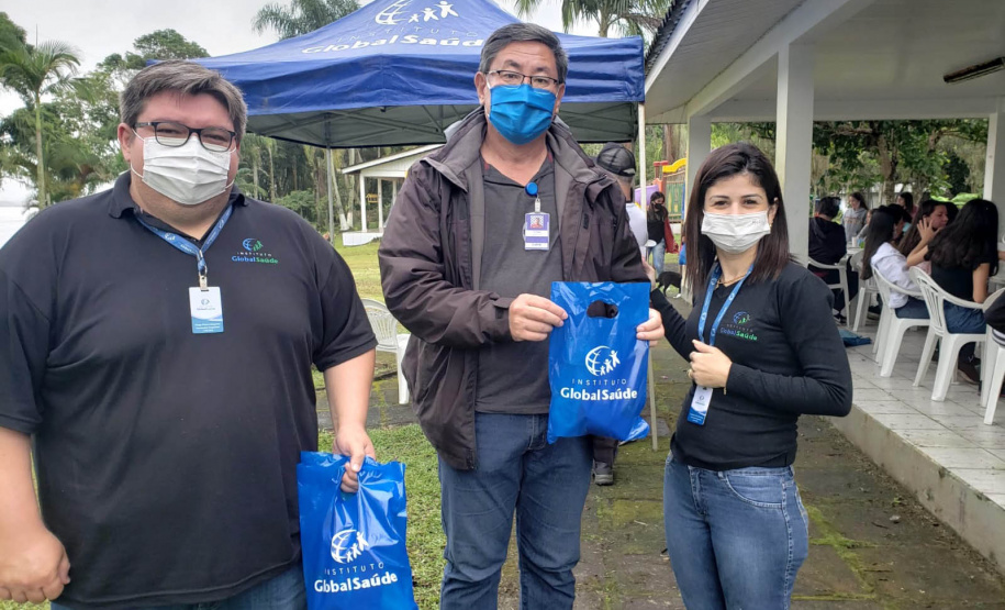 A empresa Portos do Paraná retomou nesta quinta-feira (11) o Porto em Ação após o avanço da vacinação contra a Covid-19 no Estado. O evento aconteceu na cozinha comunitária da comunidade Piaçaguera e contemplou também os moradores da Ilha de Amparo, que participaram de um almoço de integração e tiveram acesso a vouchers de consulta, teste de glicemia, aferição de glicose, além de corte de cabelo, kits de jogos lúdicos, atividades físicas e orientações da Marinha do Brasil e da Unidade de Segurança Portuária