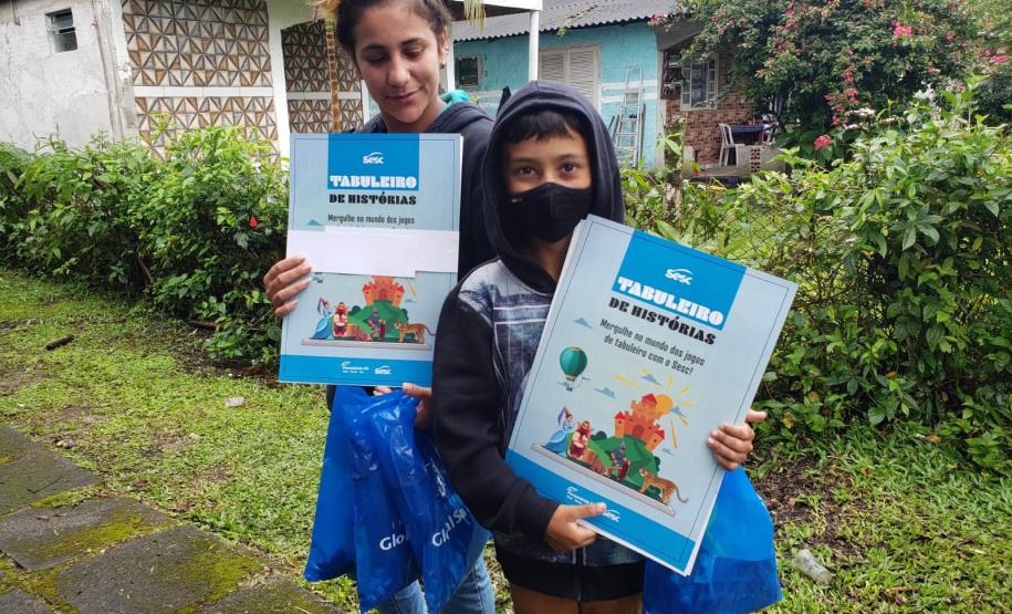 A empresa Portos do Paraná retomou nesta quinta-feira (11) o Porto em Ação após o avanço da vacinação contra a Covid-19 no Estado. O evento aconteceu na cozinha comunitária da comunidade Piaçaguera e contemplou também os moradores da Ilha de Amparo, que participaram de um almoço de integração e tiveram acesso a vouchers de consulta, teste de glicemia, aferição de glicose, além de corte de cabelo, kits de jogos lúdicos, atividades físicas e orientações da Marinha do Brasil e da Unidade de Segurança Portuária