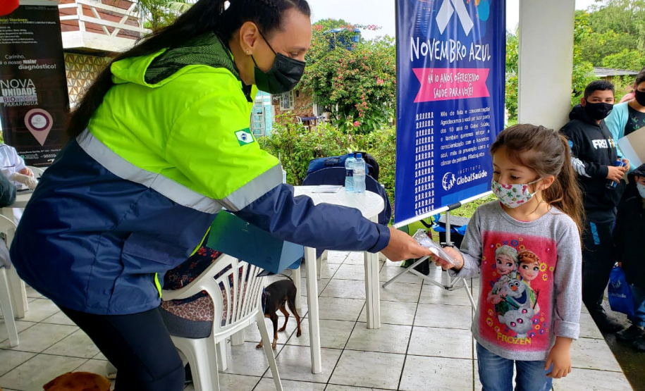 A empresa Portos do Paraná retomou nesta quinta-feira (11) o Porto em Ação após o avanço da vacinação contra a Covid-19 no Estado. O evento aconteceu na cozinha comunitária da comunidade Piaçaguera e contemplou também os moradores da Ilha de Amparo, que participaram de um almoço de integração e tiveram acesso a vouchers de consulta, teste de glicemia, aferição de glicose, além de corte de cabelo, kits de jogos lúdicos, atividades físicas e orientações da Marinha do Brasil e da Unidade de Segurança Portuária