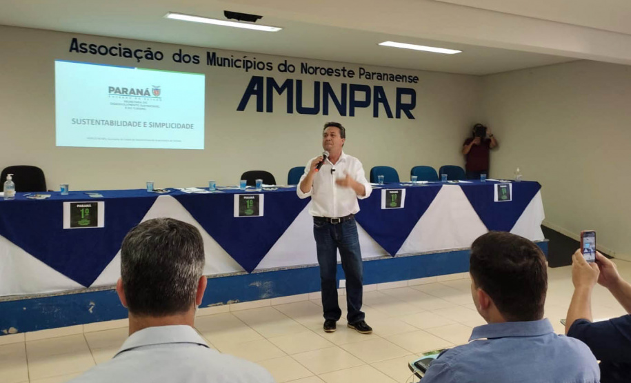 Prefeitos da Amunpar têm acesso a projetos e programas que visam o desenvolvimento sustentável - Paranavaí, 12/11/2021 - Foto: Alessandro Vieira/SEDEST