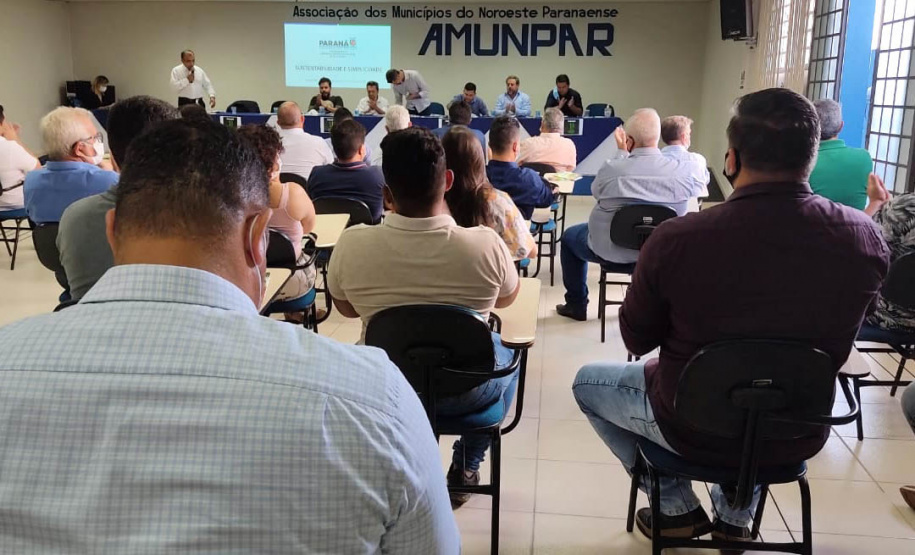 Prefeitos da Amunpar têm acesso a projetos e programas que visam o desenvolvimento sustentável - Paranavaí, 12/11/2021 - Foto: Alessandro Vieira/SEDEST