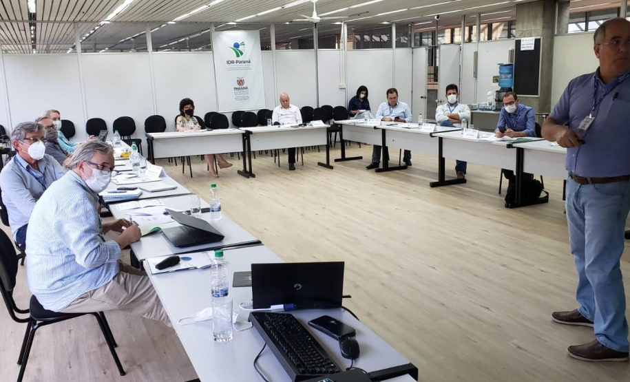 O Instituto de Desenvolvimento Rural do Paraná ? Iapar-Emater (IDR-Paraná) está criando estratégias para potencializar os serviços prestados ao agricultor paranaense. O tema foi discutido na segunda reunião ordinária do Comitê Técnico Científico (CTC) do órgão, realizada nesta terça-feira (23), em Curitiba. - Curitiba, 23/11/2021 - Foto: IDR-Paraná