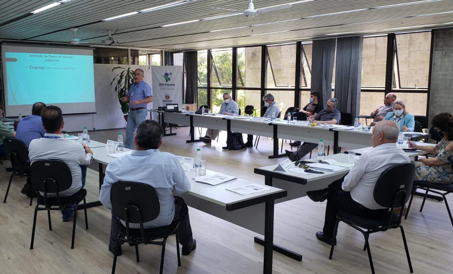 O Instituto de Desenvolvimento Rural do Paraná ? Iapar-Emater (IDR-Paraná) está criando estratégias para potencializar os serviços prestados ao agricultor paranaense. O tema foi discutido na segunda reunião ordinária do Comitê Técnico Científico (CTC) do órgão, realizada nesta terça-feira (23), em Curitiba. - Curitiba, 23/11/2021 - Foto: IDR-Paraná