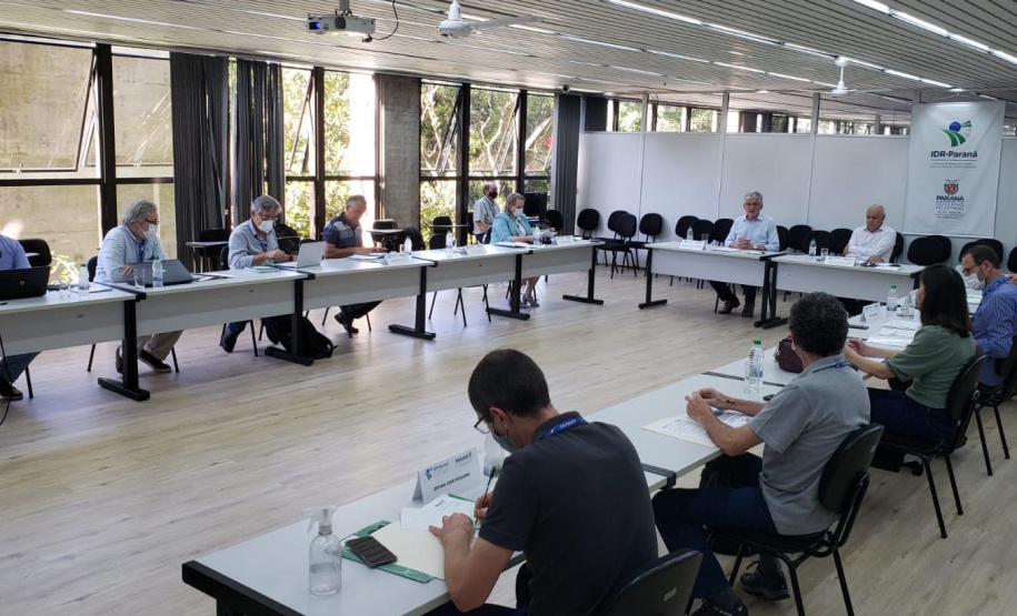 O Instituto de Desenvolvimento Rural do Paraná ? Iapar-Emater (IDR-Paraná) está criando estratégias para potencializar os serviços prestados ao agricultor paranaense. O tema foi discutido na segunda reunião ordinária do Comitê Técnico Científico (CTC) do órgão, realizada nesta terça-feira (23), em Curitiba. - Curitiba, 23/11/2021 - Foto: IDR-Paraná