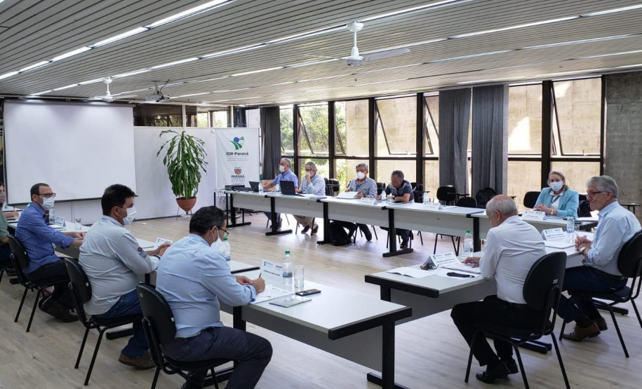 O Instituto de Desenvolvimento Rural do Paraná ? Iapar-Emater (IDR-Paraná) está criando estratégias para potencializar os serviços prestados ao agricultor paranaense. O tema foi discutido na segunda reunião ordinária do Comitê Técnico Científico (CTC) do órgão, realizada nesta terça-feira (23), em Curitiba. - Curitiba, 23/11/2021 - Foto: IDR-Paraná
