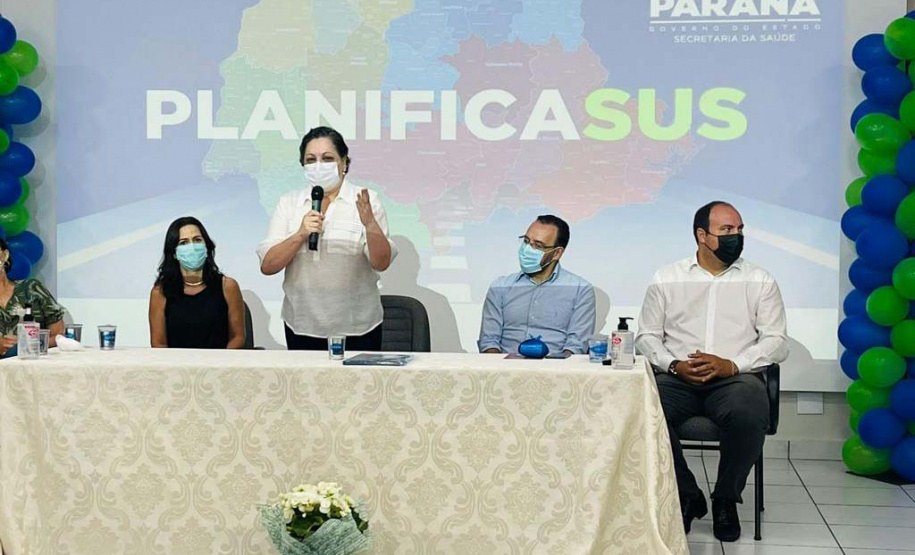 Desde segunda-feira (22), o programa PlanificaSUS teve a adesão formalizada de 115 municípios do Estado e de todos os consórcios da macrorregião Noroeste. Um a um, prefeitos e secretários municipais das Regionais de Saúde assinaram o termo de participação no projeto. - Curitiba, 25/11/2021 - Foto: Maria Sezineide Cavalcante de Melo - 11RS