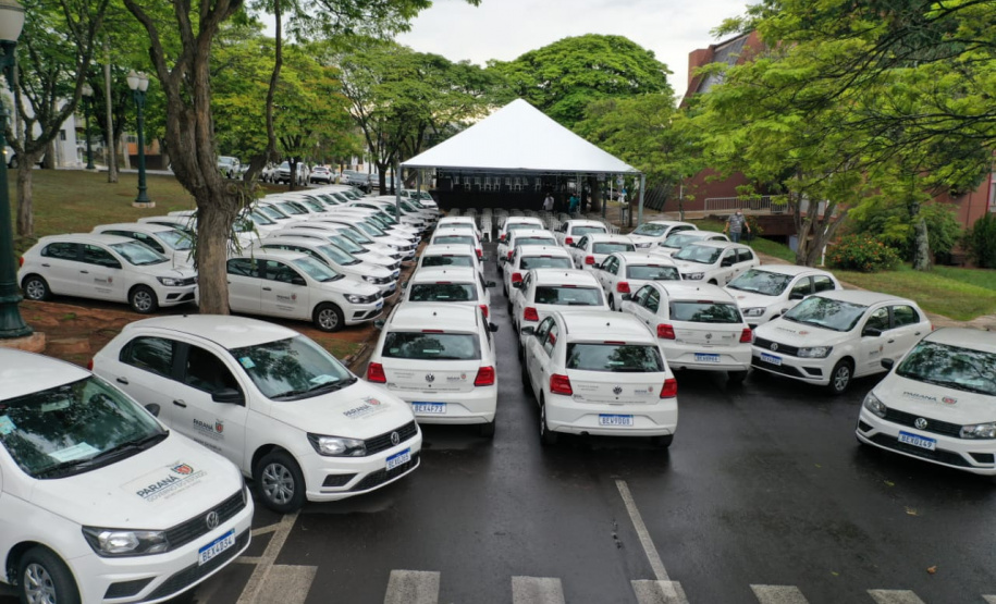 A Secretaria de Estado da Saúde (Sesa) entregou 47 veículos para a Estratégia da Saúde da Família (ESF) e assinou convênio de R$ 5 milhões para o programa de Qualificação dos Consórcios Intermunicipais de Saúde (Qualicis) aos 21 municípios de abrangência da 12ª Regional de Saúde de Umuarama.  -  Umuarama, 25/11/2021 - Foto: Américo Antonio/SESA