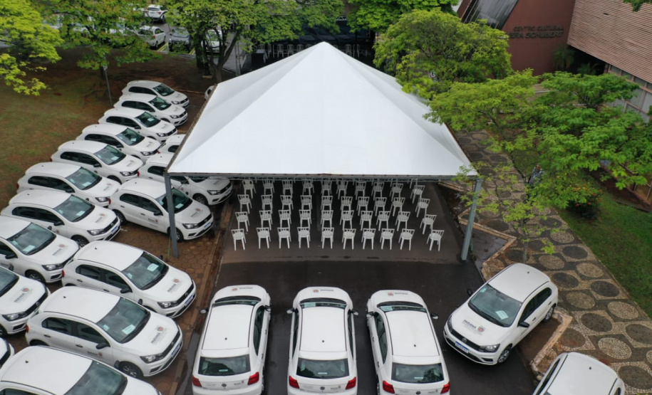 A Secretaria de Estado da Saúde (Sesa) entregou 47 veículos para a Estratégia da Saúde da Família (ESF) e assinou convênio de R$ 5 milhões para o programa de Qualificação dos Consórcios Intermunicipais de Saúde (Qualicis) aos 21 municípios de abrangência da 12ª Regional de Saúde de Umuarama.  -  Umuarama, 25/11/2021 - Foto: Américo Antonio/SESA