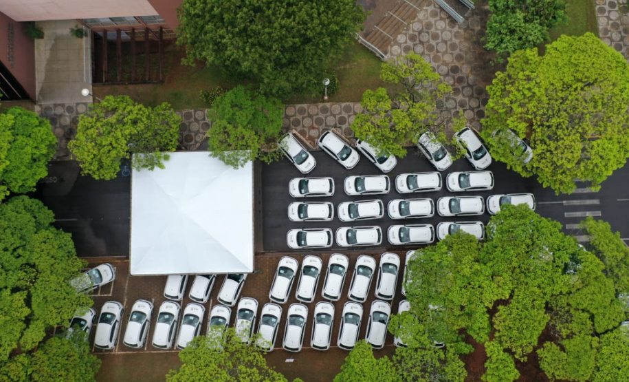 A Secretaria de Estado da Saúde (Sesa) entregou 47 veículos para a Estratégia da Saúde da Família (ESF) e assinou convênio de R$ 5 milhões para o programa de Qualificação dos Consórcios Intermunicipais de Saúde (Qualicis) aos 21 municípios de abrangência da 12ª Regional de Saúde de Umuarama.  -  Umuarama, 25/11/2021 - Foto: Américo Antonio/SESA