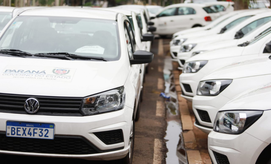 A Secretaria de Estado da Saúde (Sesa) entregou 47 veículos para a Estratégia da Saúde da Família (ESF) e assinou convênio de R$ 5 milhões para o programa de Qualificação dos Consórcios Intermunicipais de Saúde (Qualicis) aos 21 municípios de abrangência da 12ª Regional de Saúde de Umuarama.  -  Umuarama, 25/11/2021 - Foto: Américo Antonio/SESA