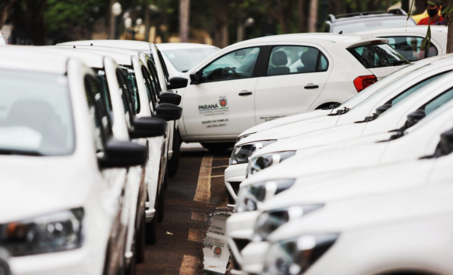 A Secretaria de Estado da Saúde (Sesa) entregou 47 veículos para a Estratégia da Saúde da Família (ESF) e assinou convênio de R$ 5 milhões para o programa de Qualificação dos Consórcios Intermunicipais de Saúde (Qualicis) aos 21 municípios de abrangência da 12ª Regional de Saúde de Umuarama.  -  Umuarama, 25/11/2021 - Foto: Américo Antonio/SESA