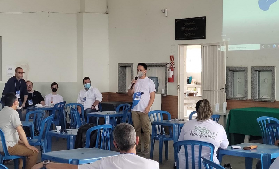 Em seis salas de oficinas, no município de Morretes, o projeto piloto VRS Mata Atlântica reuniu, nesta quinta e sexta-feira (25 e 26), mais de 50 produtores rurais e representantes de pupunha, banana, mandioca, juçara, frutos sazonais do Litoral, e operadores e prestadores de serviços do turismo. Eles são representantes dos municípios de Guaraqueçaba, Morretes e Antonina. - Antonina, 26/11/2021 - Foto: Investe Paraná