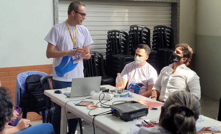 Em seis salas de oficinas, no município de Morretes, o projeto piloto VRS Mata Atlântica reuniu, nesta quinta e sexta-feira (25 e 26), mais de 50 produtores rurais e representantes de pupunha, banana, mandioca, juçara, frutos sazonais do Litoral, e operadores e prestadores de serviços do turismo. Eles são representantes dos municípios de Guaraqueçaba, Morretes e Antonina. - Antonina, 26/11/2021 - Foto: Investe Paraná