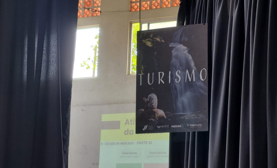 Em seis salas de oficinas, no município de Morretes, o projeto piloto VRS Mata Atlântica reuniu, nesta quinta e sexta-feira (25 e 26), mais de 50 produtores rurais e representantes de pupunha, banana, mandioca, juçara, frutos sazonais do Litoral, e operadores e prestadores de serviços do turismo. Eles são representantes dos municípios de Guaraqueçaba, Morretes e Antonina. - Antonina, 26/11/2021 - Foto: Investe Paraná