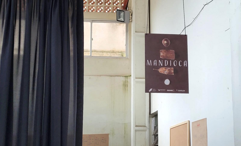 Em seis salas de oficinas, no município de Morretes, o projeto piloto VRS Mata Atlântica reuniu, nesta quinta e sexta-feira (25 e 26), mais de 50 produtores rurais e representantes de pupunha, banana, mandioca, juçara, frutos sazonais do Litoral, e operadores e prestadores de serviços do turismo. Eles são representantes dos municípios de Guaraqueçaba, Morretes e Antonina. - Antonina, 26/11/2021 - Foto: Investe Paraná