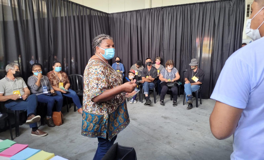 Em seis salas de oficinas, no município de Morretes, o projeto piloto VRS Mata Atlântica reuniu, nesta quinta e sexta-feira (25 e 26), mais de 50 produtores rurais e representantes de pupunha, banana, mandioca, juçara, frutos sazonais do Litoral, e operadores e prestadores de serviços do turismo. Eles são representantes dos municípios de Guaraqueçaba, Morretes e Antonina. - Antonina, 26/11/2021 - Foto: Investe Paraná