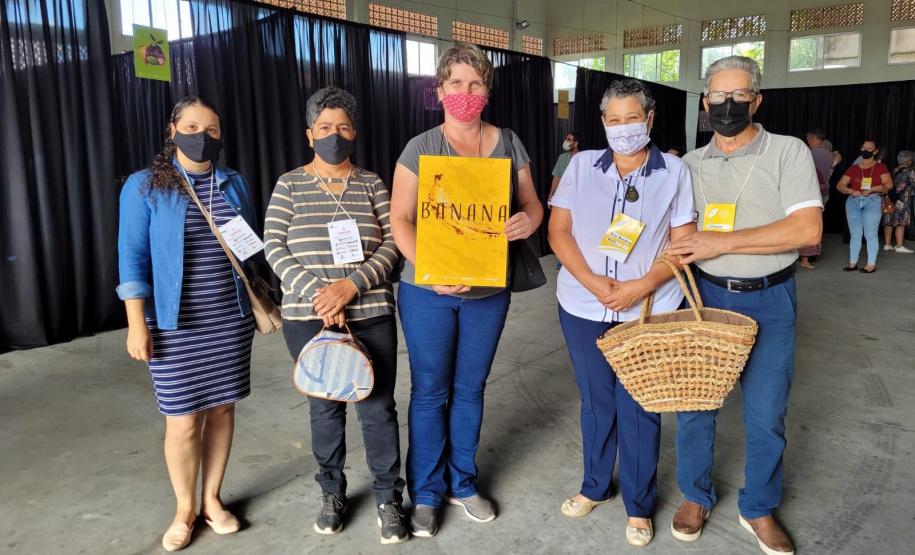 Em seis salas de oficinas, no município de Morretes, o projeto piloto VRS Mata Atlântica reuniu, nesta quinta e sexta-feira (25 e 26), mais de 50 produtores rurais e representantes de pupunha, banana, mandioca, juçara, frutos sazonais do Litoral, e operadores e prestadores de serviços do turismo. Eles são representantes dos municípios de Guaraqueçaba, Morretes e Antonina. - Antonina, 26/11/2021 - Foto: Investe Paraná