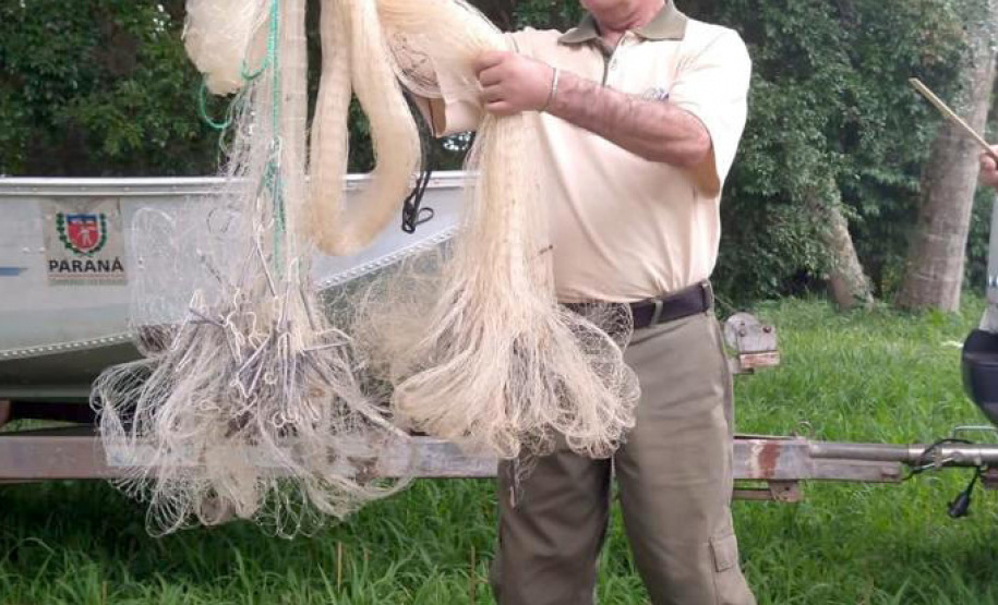 Em força-tarefa, o Instituto Água e Terra (IAT) apreendeu equipamentos de pesca irregular e se deparou com crimes ambientais ao longo da Represa do Capivari, em Campina Grande do Sul, na Região Metropolitana de Curitiba (RMC). - Curitiba, 19/11/2021 - Foto: IAT