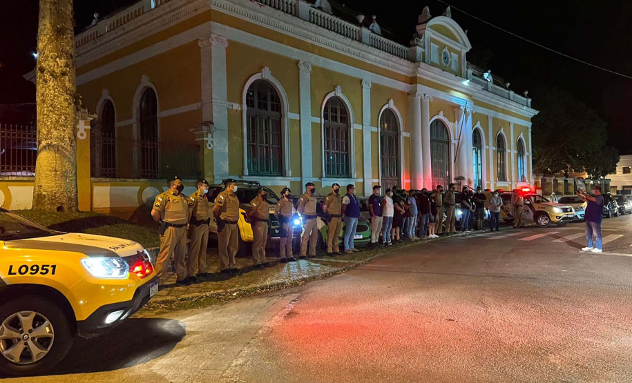 Operação apreende arma de fogo e produtos contrabandeados em Curitiba e no Litoral