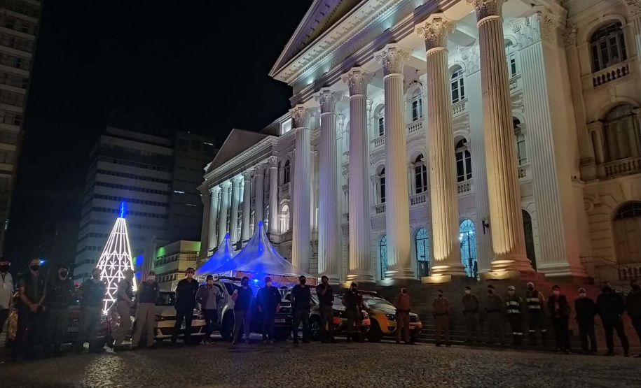 Operação apreende arma de fogo e produtos contrabandeados em Curitiba e no Litoral