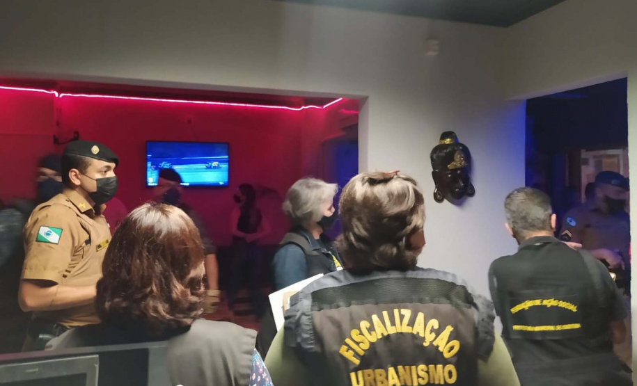 Operação apreende arma de fogo e produtos contrabandeados em Curitiba e no Litoral