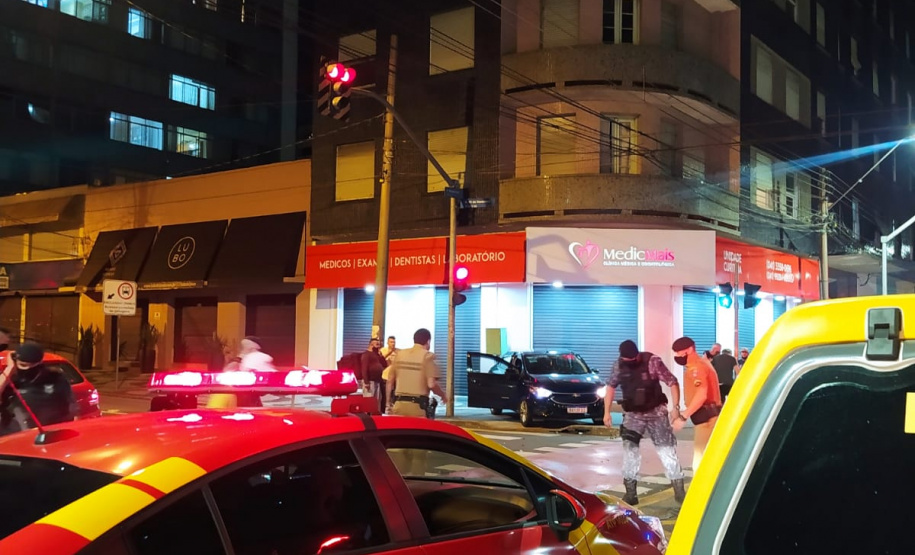 Operação apreende arma de fogo e produtos contrabandeados em Curitiba e no Litoral