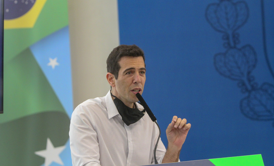 Governador do Paraná, Carlos Massa Ratinho Junior e o Secretario da Educação, Renato Feder participam do projeto Ganhando o Mundo.