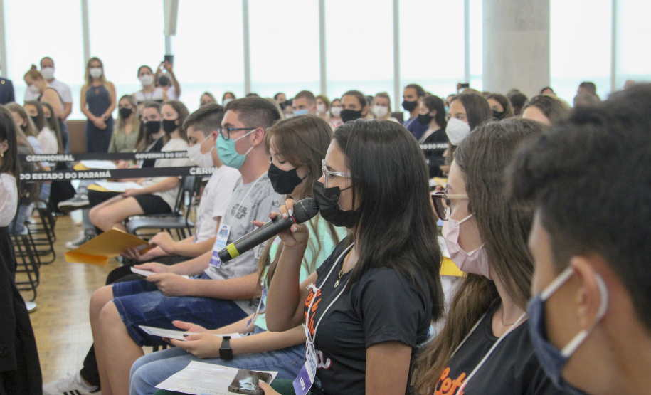 Governador do Paraná, Carlos Massa Ratinho Junior e o Secretario da Educação, Renato Feder participam do projeto Ganhando o Mundo.