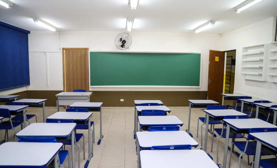 Sala de aula da Escola Estadual São Cristóvão no início do ano letivo. Curitiba