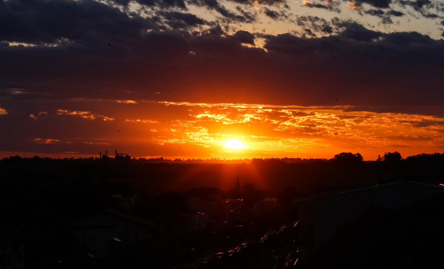 Umuarama, no Noroeste do Paraná, registra a maior temperatura do ano neste domingo