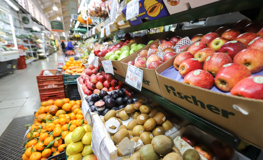 Governador regulamenta regras do programa que concede R$ 80 mensais a famílias vulneráveis