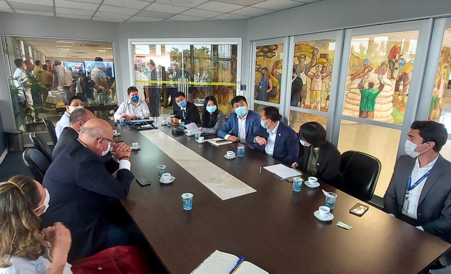 Administração dos portos paranaenses recebe grupo internacional de investidores