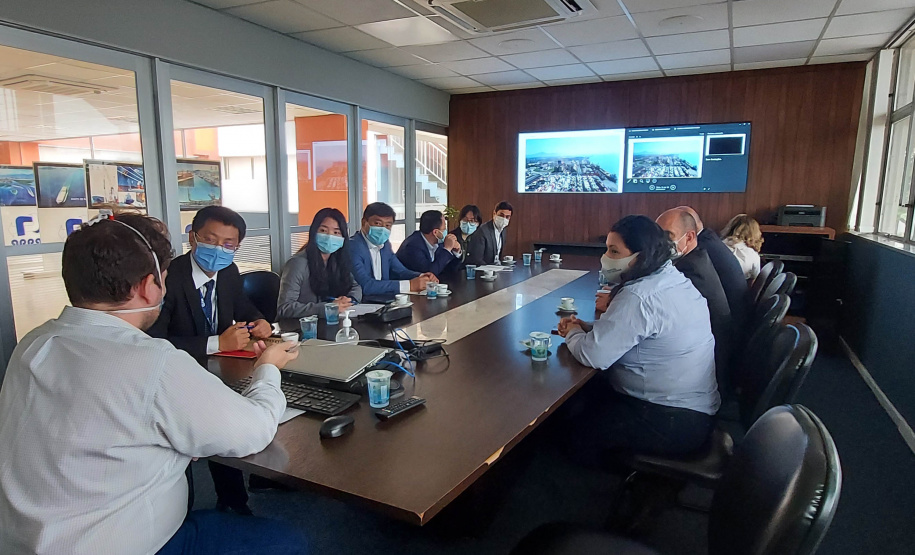 Administração dos portos paranaenses recebe grupo internacional de investidores