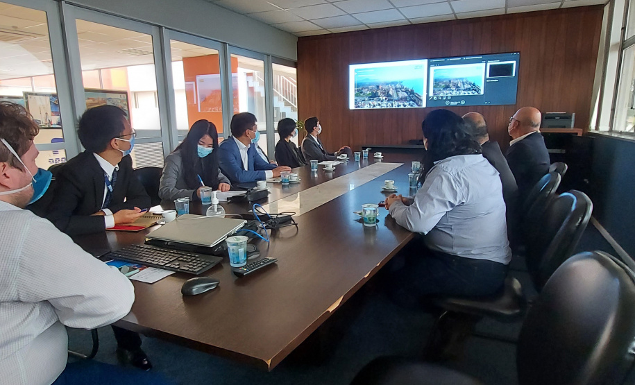 Administração dos portos paranaenses recebe grupo internacional de investidores