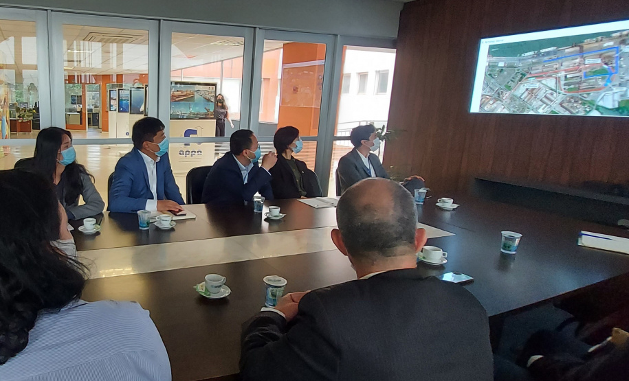 Administração dos portos paranaenses recebe grupo internacional de investidores