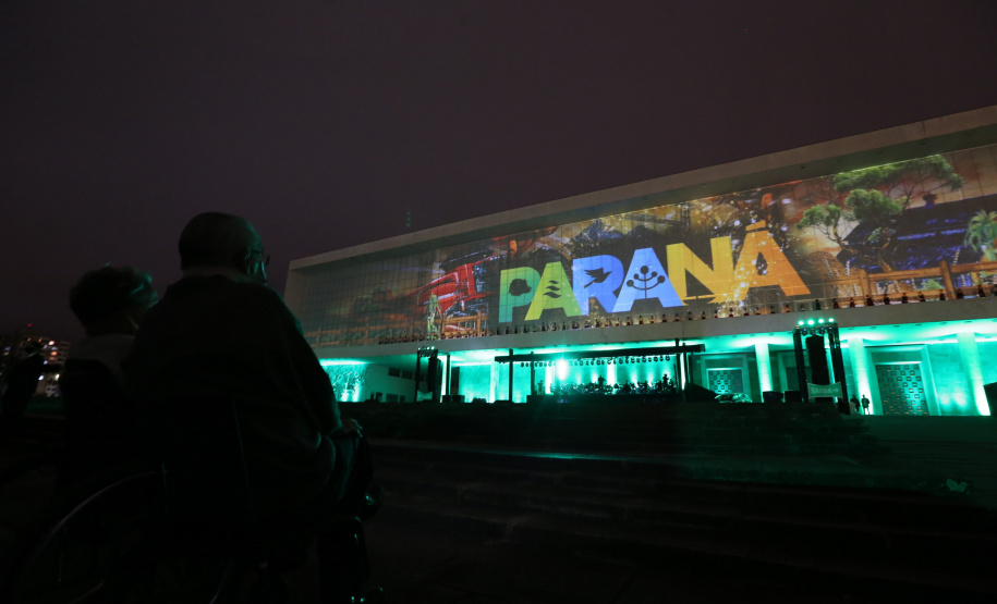 Espetáculo Natal do Palácio encanta novamente o público curitibano