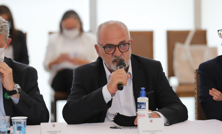 O governador Carlos Massa Ratinho Junior participa nesta quinta-feira(9), de reuniao do comitê de ESG no Palacio Iguaçu - 09/12/2021 - Foto: Geraldo Bubniak/AEN