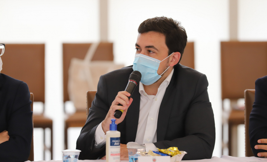 O governador Carlos Massa Ratinho Junior participa nesta quinta-feira(9), de reuniao do comitê de ESG no Palacio Iguaçu - 09/12/2021 - Foto: Geraldo Bubniak/AEN