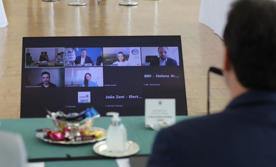 O governador Carlos Massa Ratinho Junior participa nesta quinta-feira(9), de reuniao do comitê de ESG no Palacio Iguaçu - 09/12/2021 - Foto: Geraldo Bubniak/AEN