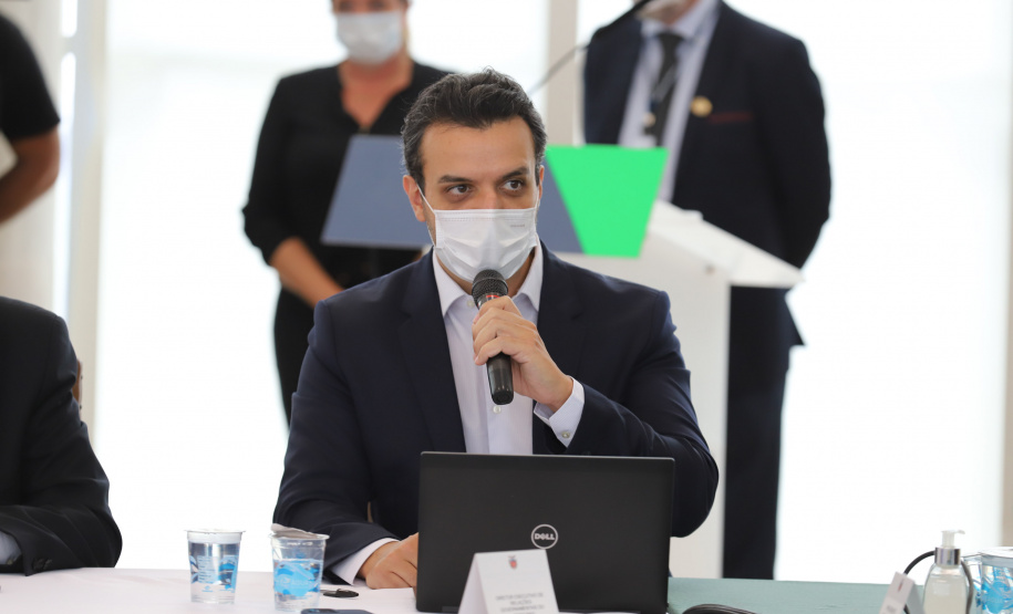 O governador Carlos Massa Ratinho Junior participa nesta quinta-feira(9), de reuniao do comitê de ESG no Palacio Iguaçu - 09/12/2021 - Foto: Geraldo Bubniak/AEN