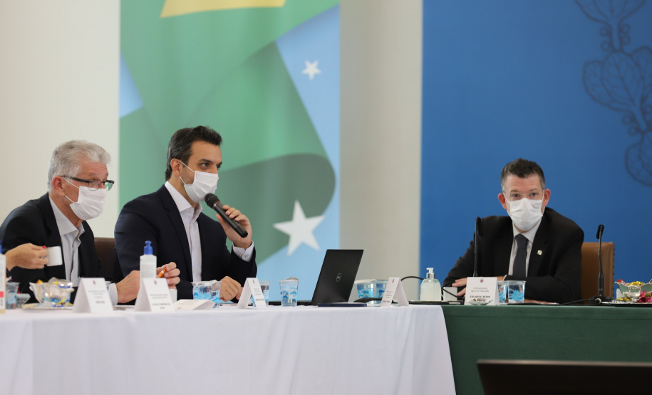 O governador Carlos Massa Ratinho Junior participa nesta quinta-feira(9), de reuniao do comitê de ESG no Palacio Iguaçu - 09/12/2021 - Foto: Geraldo Bubniak/AEN