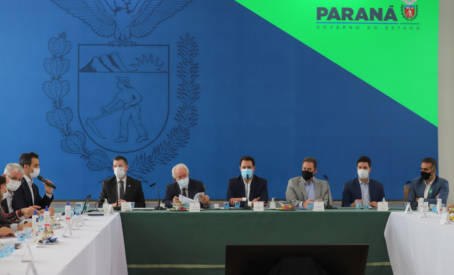 O governador Carlos Massa Ratinho Junior participa nesta quinta-feira(9), de reuniao do comitê de ESG no Palacio Iguaçu - 09/12/2021 - Foto: Geraldo Bubniak/AEN