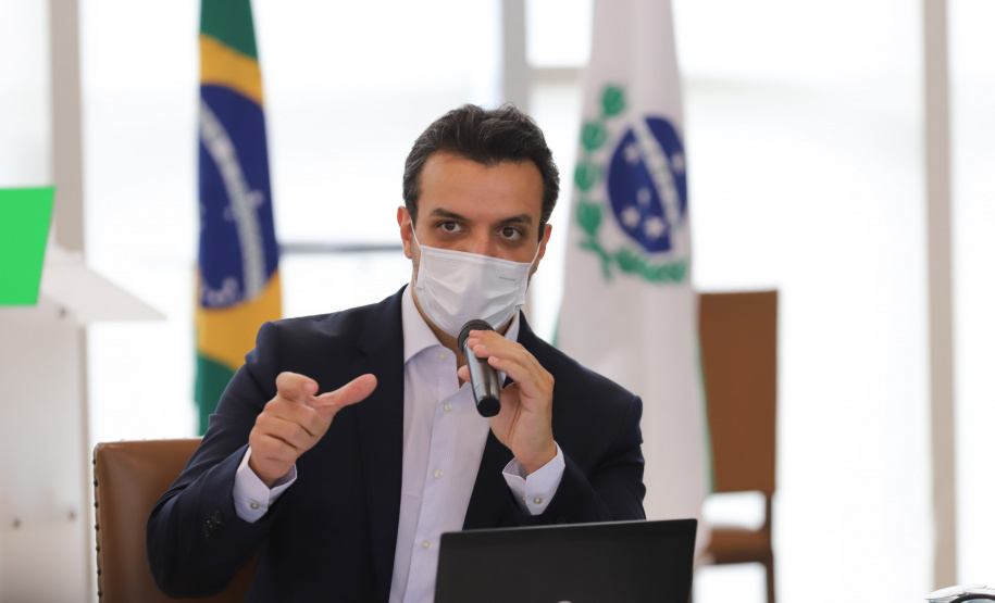 O governador Carlos Massa Ratinho Junior participa nesta quinta-feira(9), de reuniao do comitê de ESG no Palacio Iguaçu - 09/12/2021 - Foto: Geraldo Bubniak/AEN