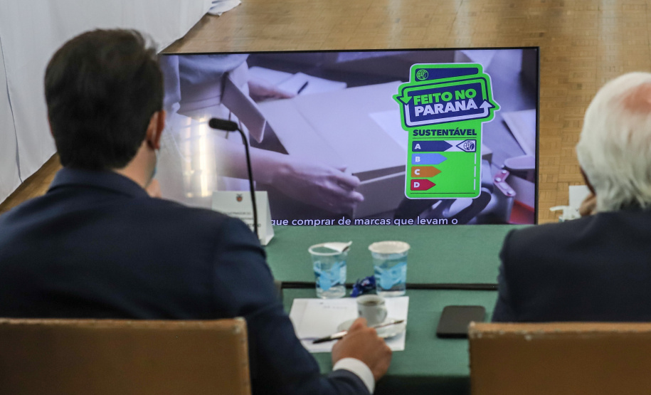 O governador Carlos Massa Ratinho Junior participa nesta quinta-feira(9), de reuniao do comitê de ESG no Palacio Iguaçu - 09/12/2021 - Foto: Geraldo Bubniak/AEN