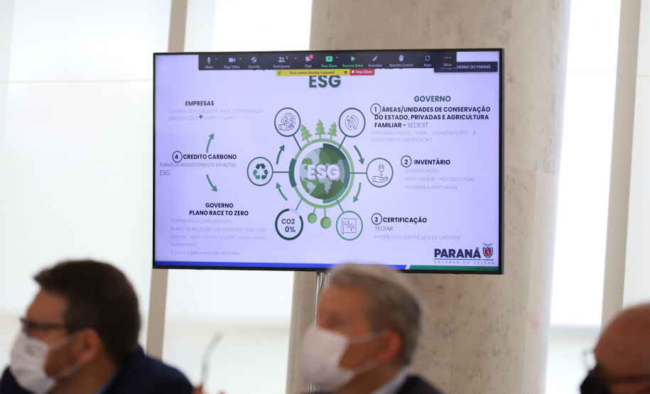 O governador Carlos Massa Ratinho Junior participa nesta quinta-feira(9), de reuniao do comitê de ESG no Palacio Iguaçu - 09/12/2021 - Foto: Geraldo Bubniak/AEN